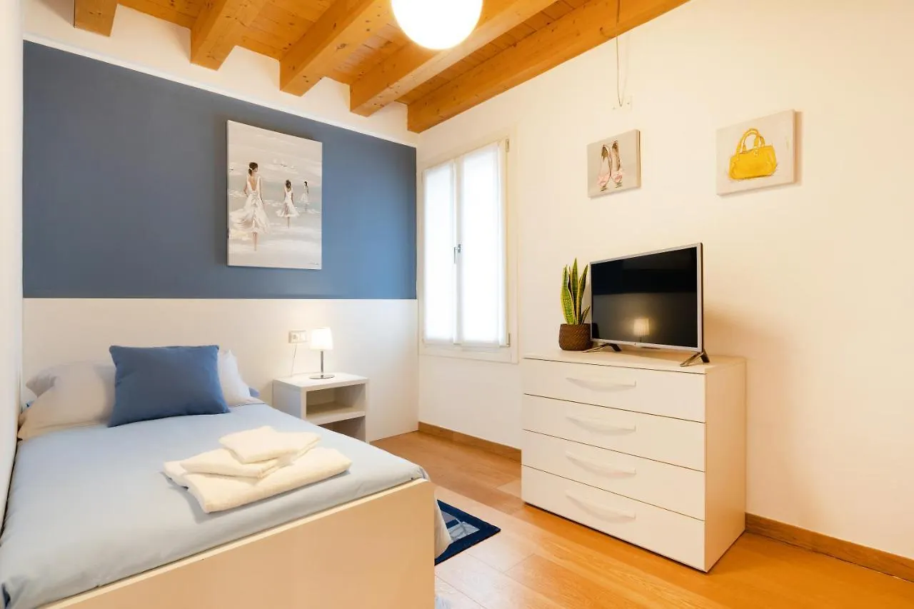ונציה Ca' Degli Antichi Giardini Apartments איטליה