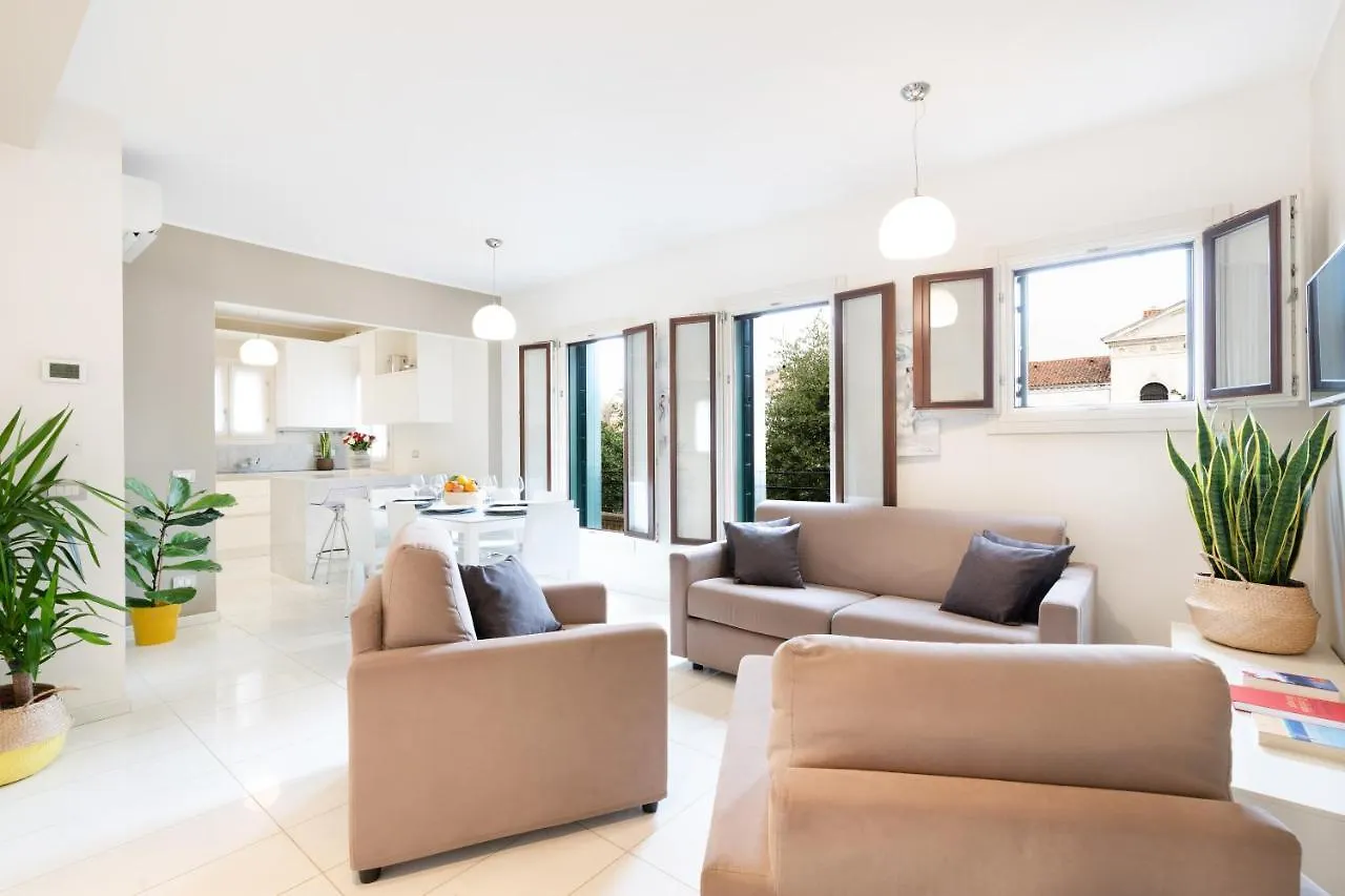 ונציה Ca' Degli Antichi Giardini Apartments 2*,  איטליה